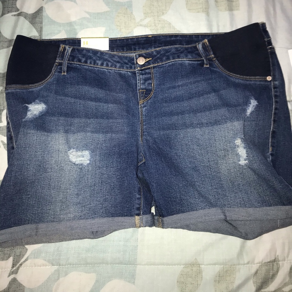 Maternity shorts